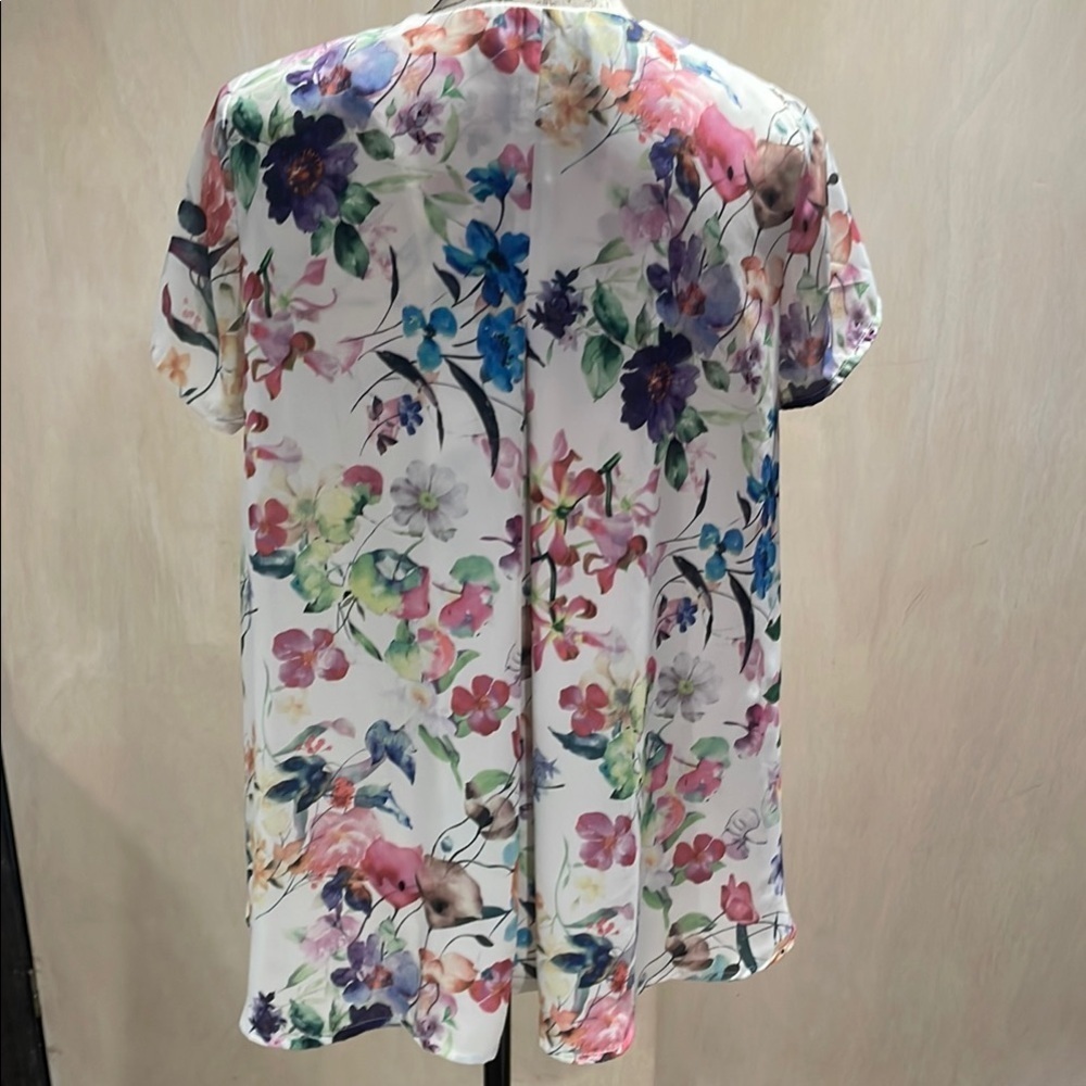 Frnch Floral V-Neck Women's Top - Picture 4 of 6